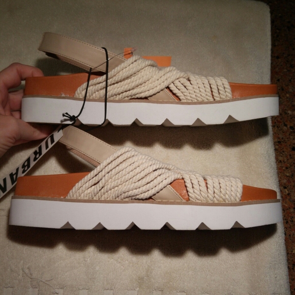 🌏Urban Outfitters🌏 - Picture 4 of 11